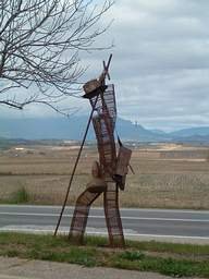 statue de pèlerin à l'entrée de Miranda del Ebro